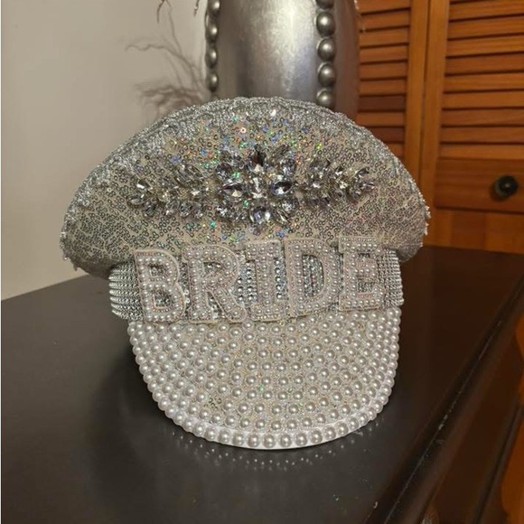 Accessories - Elegant Bride Silver & Pearl Accented Sailor Cap